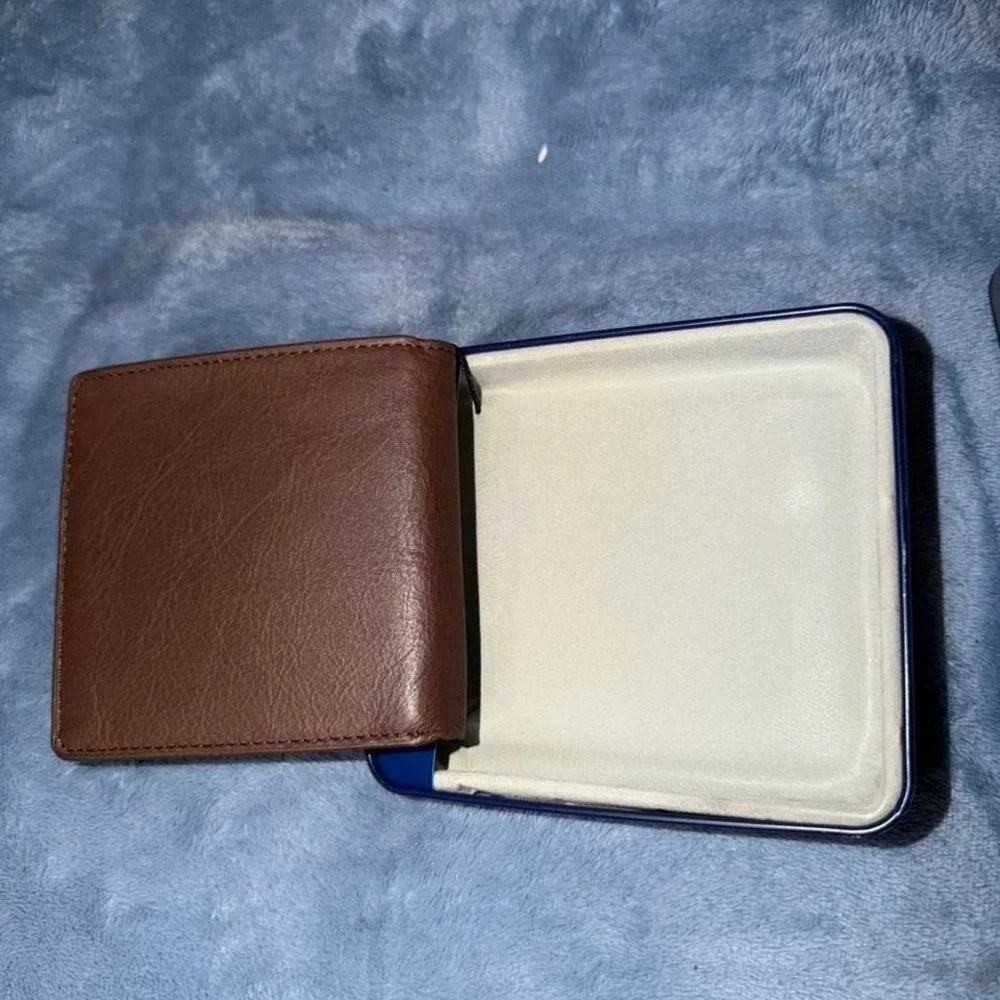 Dockers brown leather wallet with coin pocket new